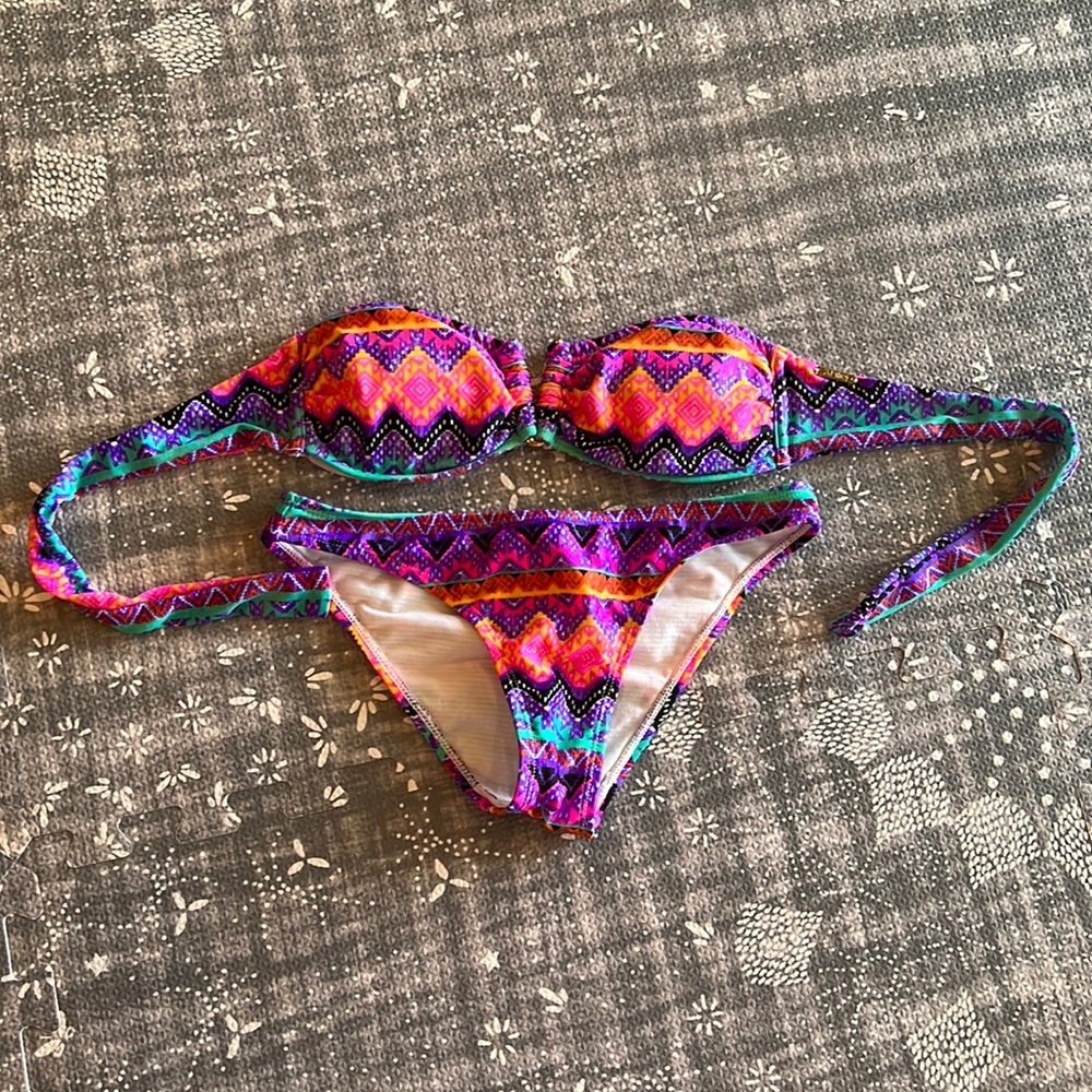 2Chillies Australia Gold Hardware Bikini strapless size 2
